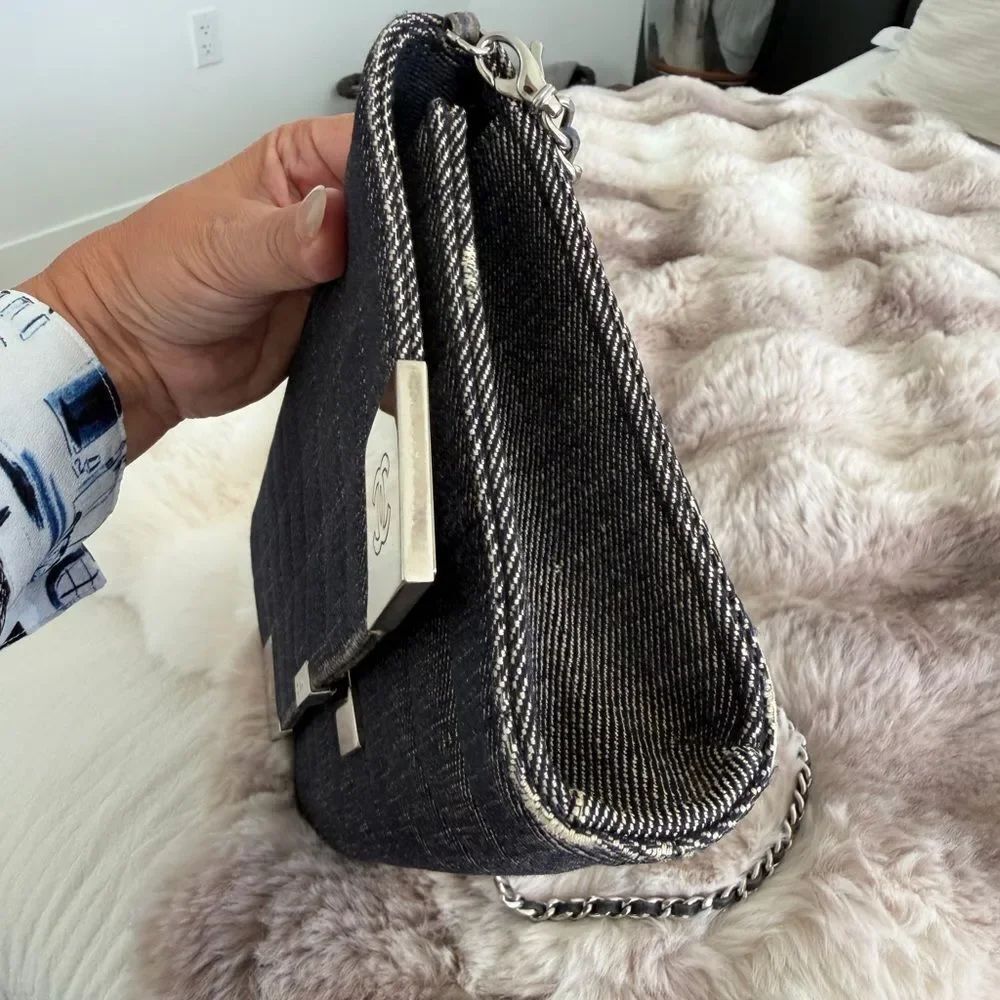 Chanel Chocolate Bar Chain Flap Shoulder/ Clutch Bag - Picture 15 of 15